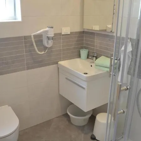 Apt & Mario - 150m From Sea Vendégház