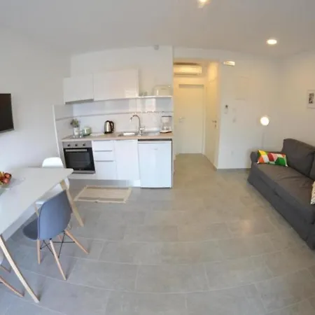 Apt & Mario - 150m From Sea Supetarska Draga