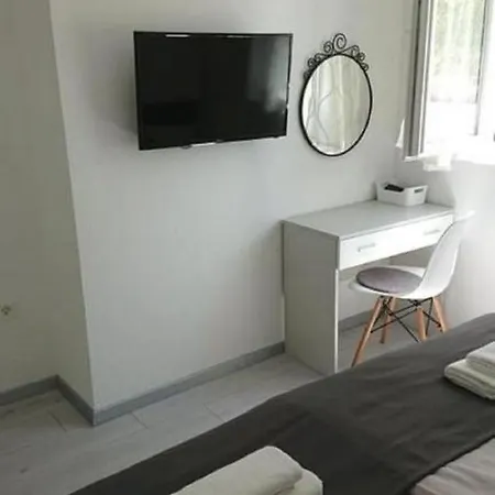 Apt & Mario - 150m From Sea Vendégház