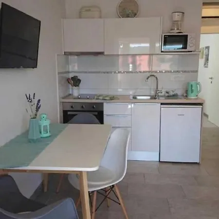 Apt & Mario - 150m From Sea 2*