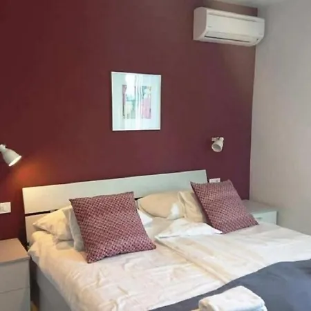 Apt & Mario - 150m From Sea Vendégház 2*