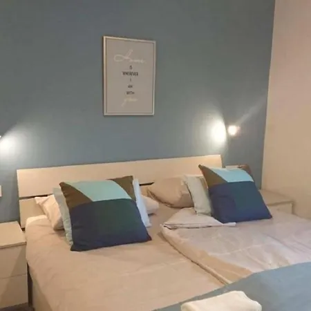 Apt & Mario - 150m From Sea Vendégház 2*
