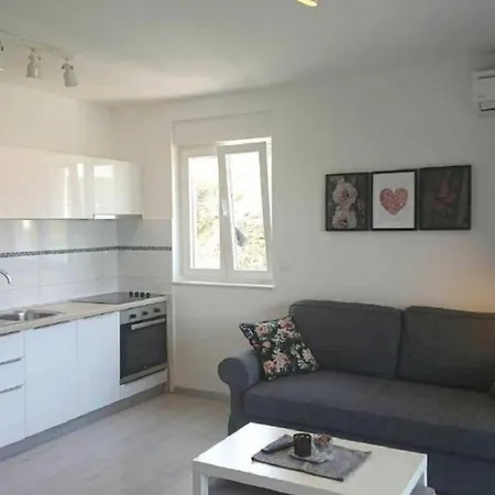 Vendégház Apt & Mario - 150m From Sea 2*