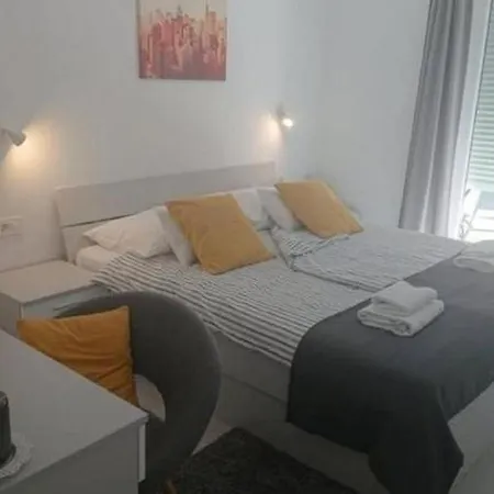 Vendégház Apt & Mario - 150m From Sea 2*